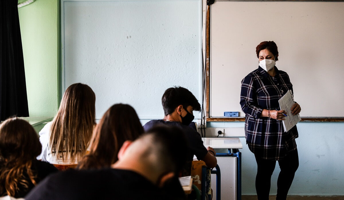 Σχολεία: 200.000 μαθητές δεν βρήκαν self test – Έρχονται απολύσεις ανεμβολίαστων υγειονομικών