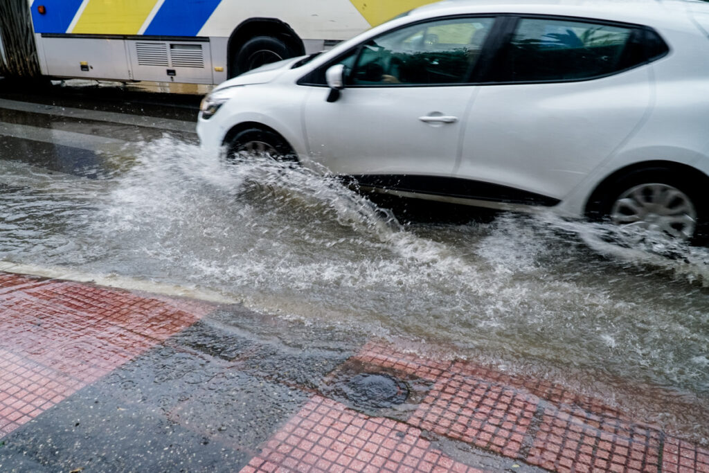 Κακοκαιρία: Πού θα «χτυπήσει» τις επόμενες ώρες – Έρχονται ισχυρές βροχές και καταιγίδες