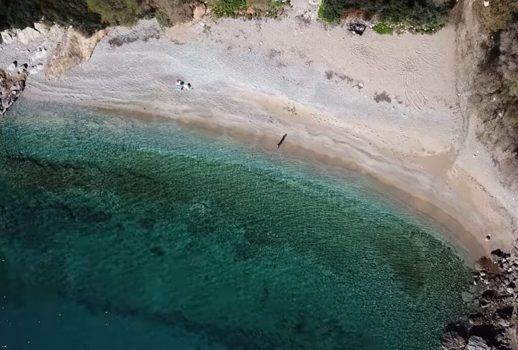 Πόρτο Ράφτη: Άγριο ξύλο μεταξύ μαθητών σε πάρτι στην Ερωτοσπηλιά – Τράβηξαν μαχαίρι