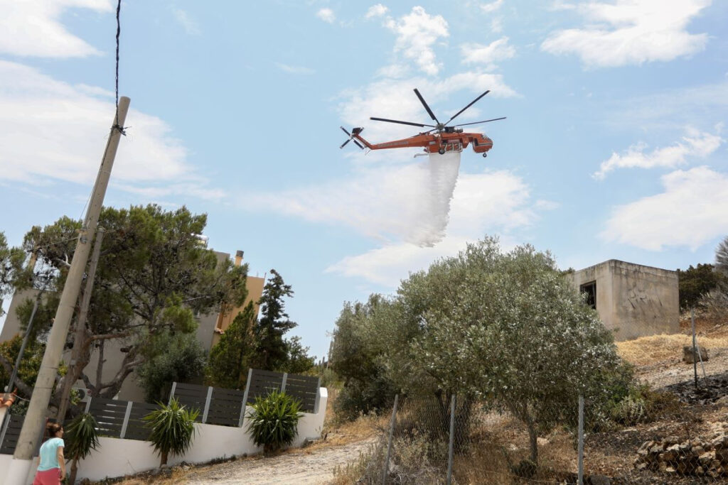 Φωτιά στην Αρτέμιδα: Προσαγωγή κατοίκου – Έρευνα για εμπρησμό