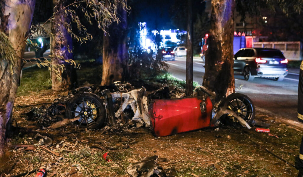 Τζώρτζης Μονογυιός: Oδύνη στο 40ήμερο μνημόσυνο στη Μύκονο – Τραγική φιγούρα η σύζυγός του (Βίντεο)