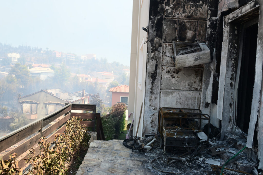 ΔΕΔΔΗΕ: Ολοκληρώνεται η επανηλεκτροδότηση στις περιοχές που έπληξε η φωτιά στην Αττική