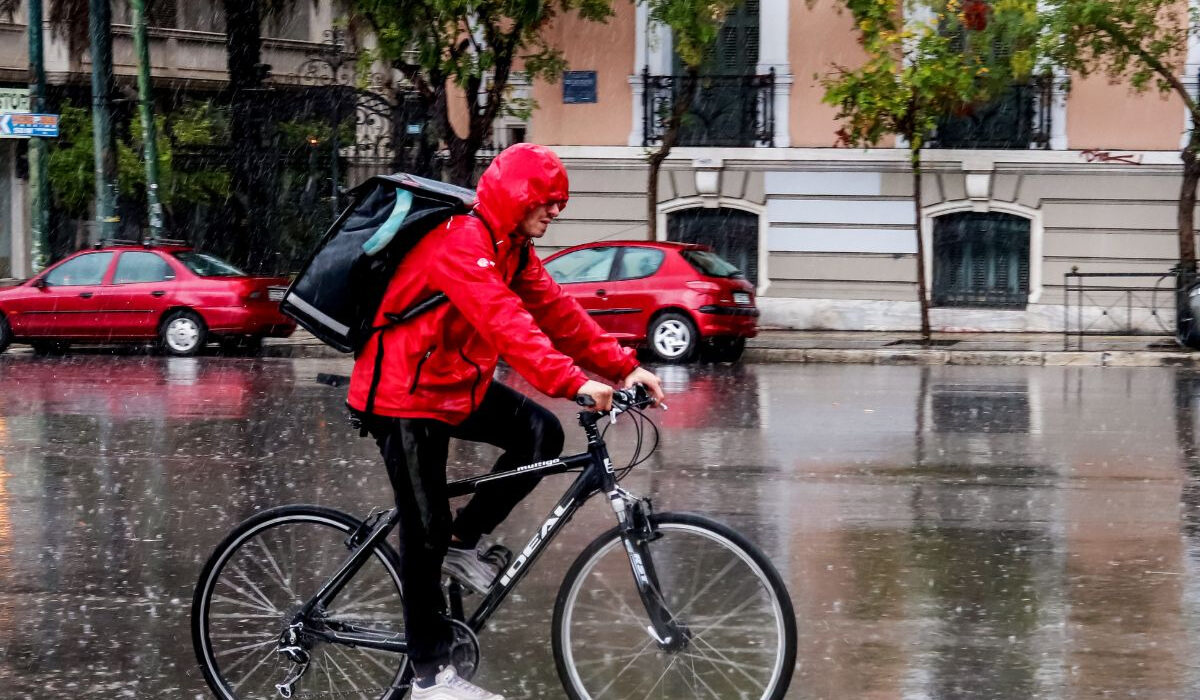 Έκτακτο δελτίο ΕΜΥ: Κακοκαιρία από απόψε με καταιγίδες, κεραυνούς και χαλάζι