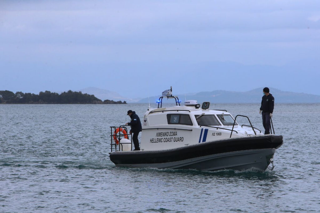 Συναγερμός στην Κεφαλονιά – Σύγκρουση εμπορικών πλοίων, στις φλόγες το ένα