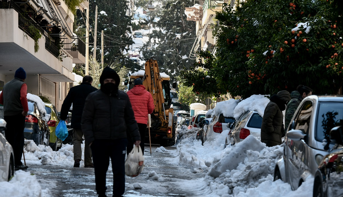 Στο σκοτάδι για 72 ώρες χιλιάδες νοικοκυριά – Παραμένει το χάος στους δρόμους