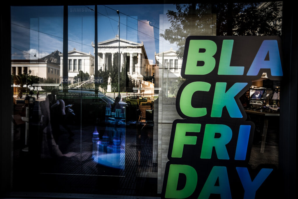 Ξεκίνησε η Black Friday 2023 στην Cosmote: Έβγαλε προσφορά iPhone και τη συσκευή που ξεπουλάει