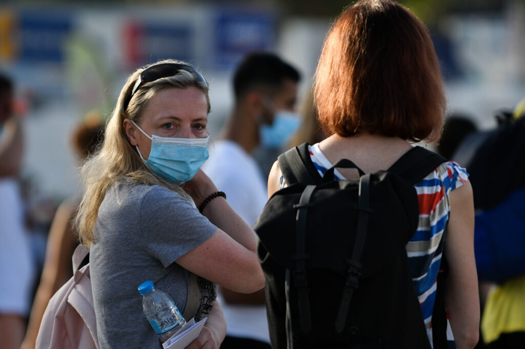 Ανατροπή με τις μάσκες: Πάμε για υποχρεωτική χρήση παντού και σε όλη την Ελλάδα