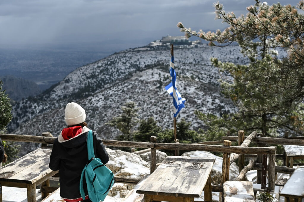 Πώς θα εξελιχθεί η κακοκαιρία που «έντυσε» στα λευκά και την Αττική – Οι εκτιμήσεις για την Πρωτοχρονιά