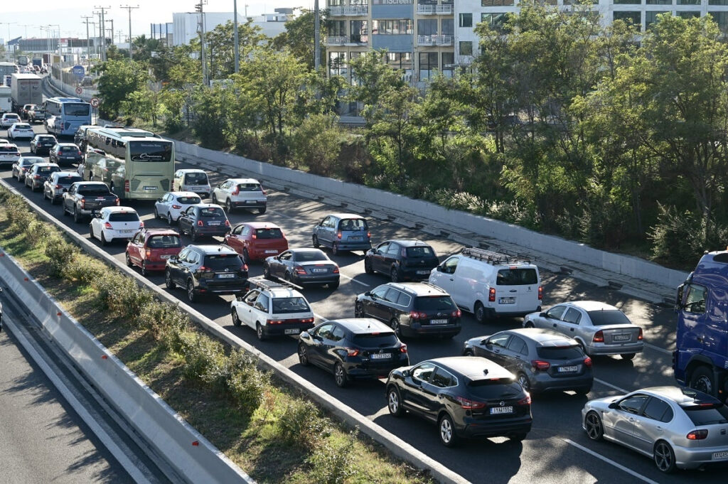 Κίνηση στους δρόμους: Μεγάλο μποτιλιάρισμα στον Κηφισό λόγω σοβαρού τροχαίου