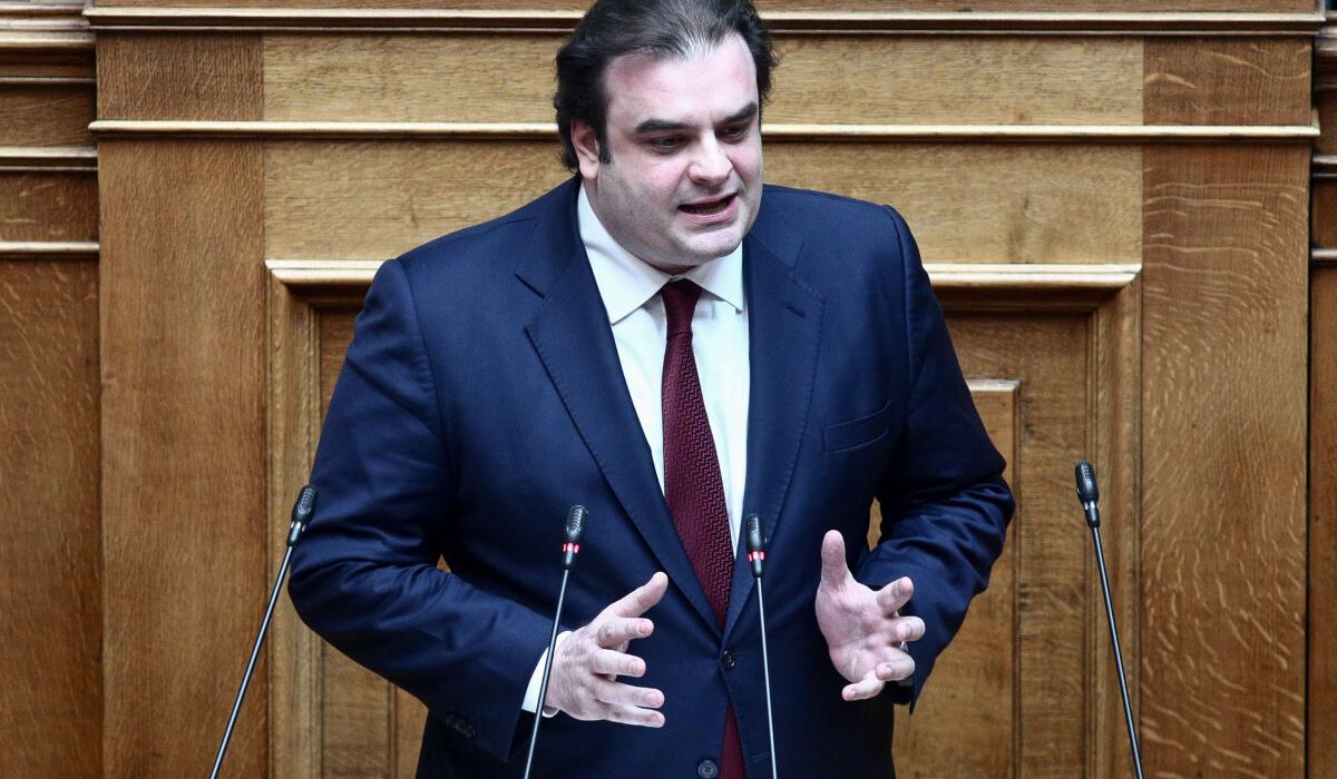 Πιερρακάκης: Θα υπάρχουν συνέπειες για τη χρήση κινητών στα σχολεία