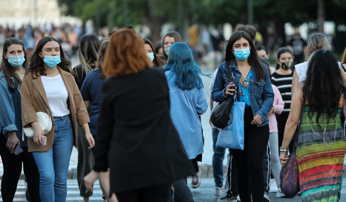 Μπέρδεμα με το τέλος της μάσκας – Για ποιους τελικά βγαίνουν