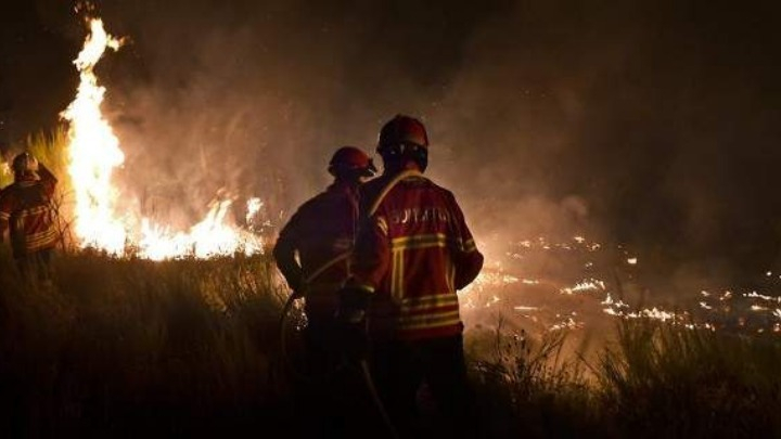 Σε ύφεση η πυρκαγιά στο Γκραν Κανάρια