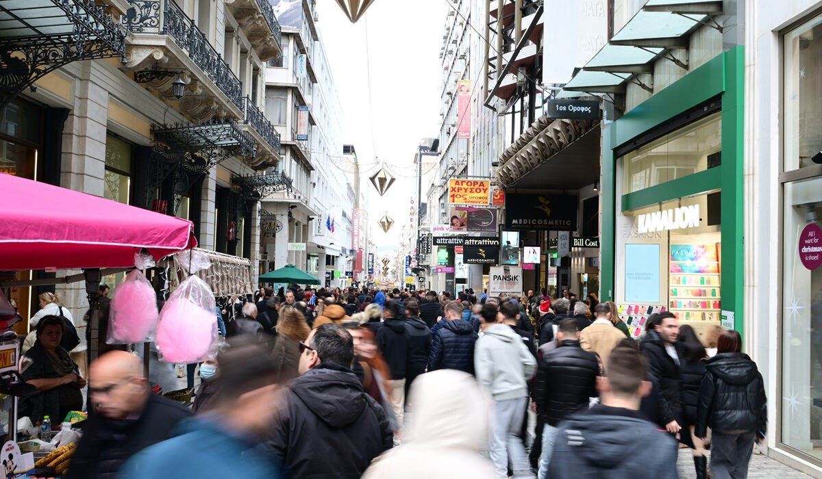 Εορταστικό ωράριο: Πώς θα λειτουργήσουν καταστήματα και σούπερ μάρκετ μέχρι την Πρωτοχρονιά