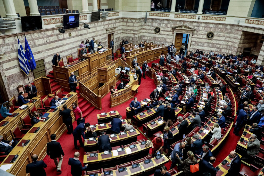 Ασφαλιστικό και αξιολόγηση εκπαιδευτικών έρχονται και θα βάλουν «φωτιά» στην πολιτική σκηνή