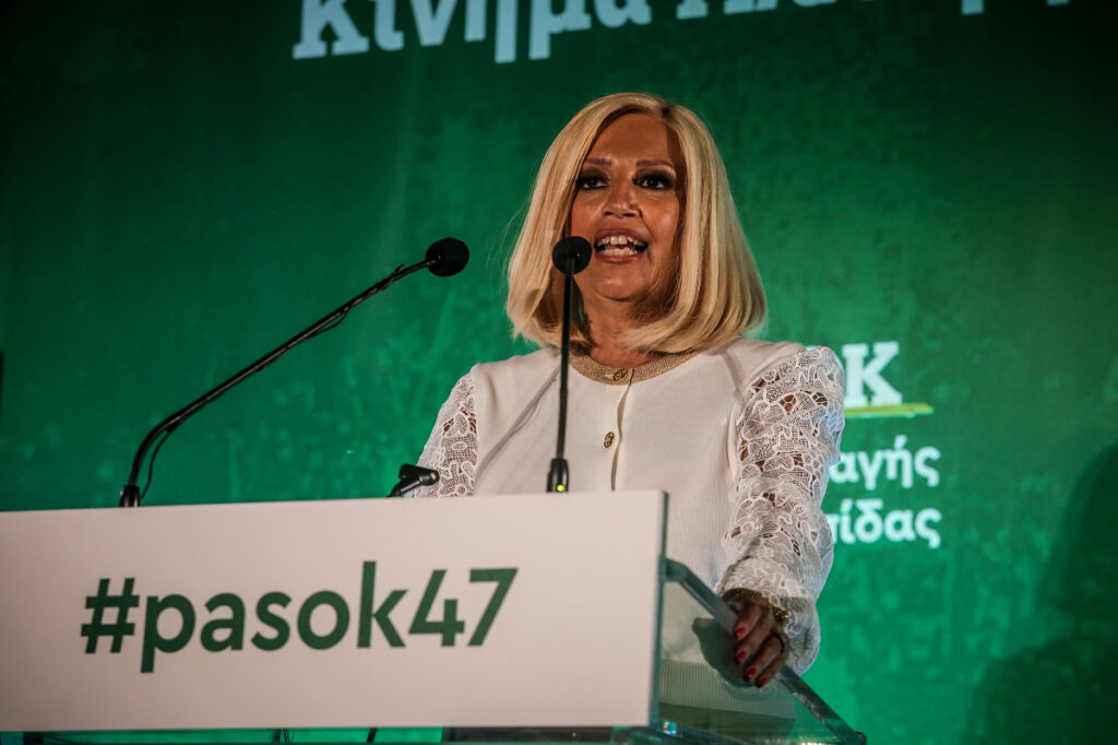 Τα τρία καθαρά μηνύματα της Φώφης και το ένα του …Σημίτη!