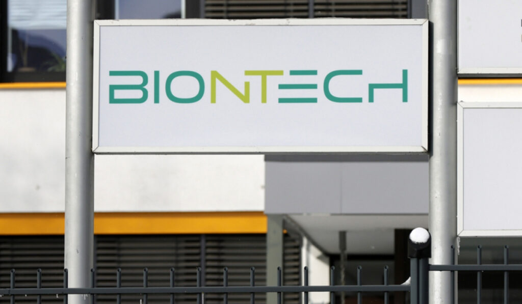 Μετάλλαξη Ομικρον: Η BioNTech ετοιμάζει νέο εμβόλιο