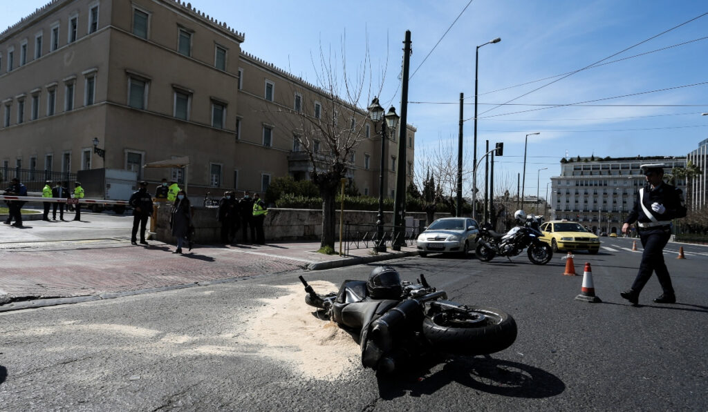 Τροχαίο στη Βουλή: Ποινική δίωξη για ανθρωποκτονία από αμέλεια στον αστυνομικό