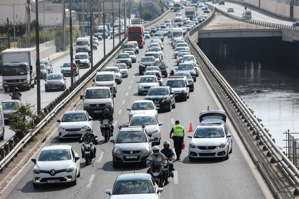 Καραμπόλα στον Κηφισό: Μεγάλο μποτιλιάρισμα, έκλεισαν δύο λωρίδες