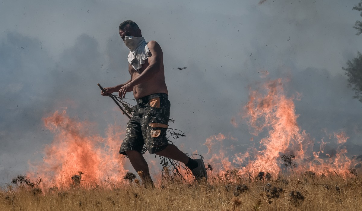 Φωτιά στην Κερατέα: Ορατός από το διάστημα ο καπνός! (Δορυφορικές εικόνες)