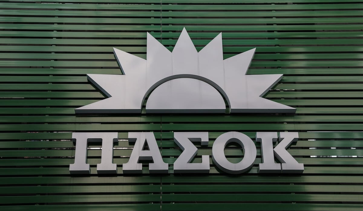 ΠΑΣΟΚ σε Κασσελάκη: Καλό τριήμερο στις Σπέτσες και του χρόνου στο Μαϊάμι