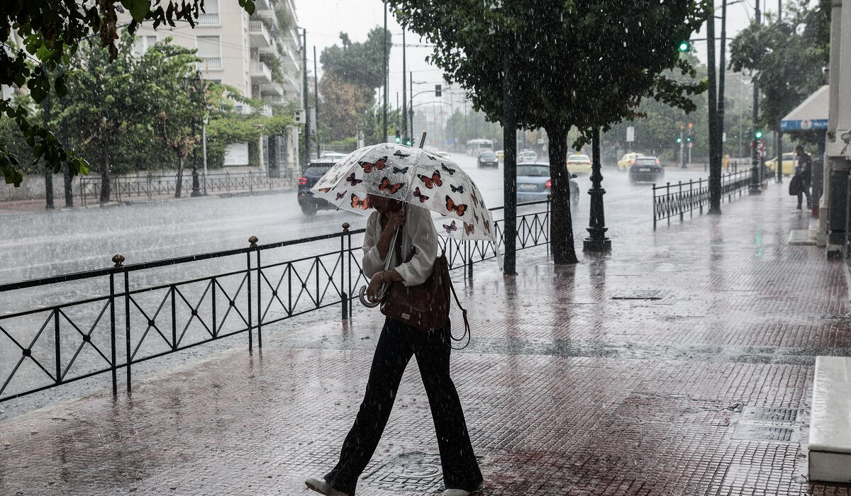 Σφοδρή κακοκαιρία σαρώνει Αττική και Κυκλάδες: Προειδοποίηση από ΕΜΥ – Βίντεο