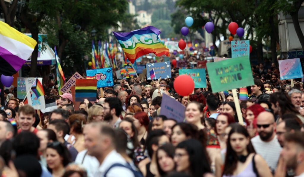 Athens Pride 2023: «Πλημμύρισε» από χρώματα το κέντρο – Φωτογραφίες από τη μεγάλη παρέλαση