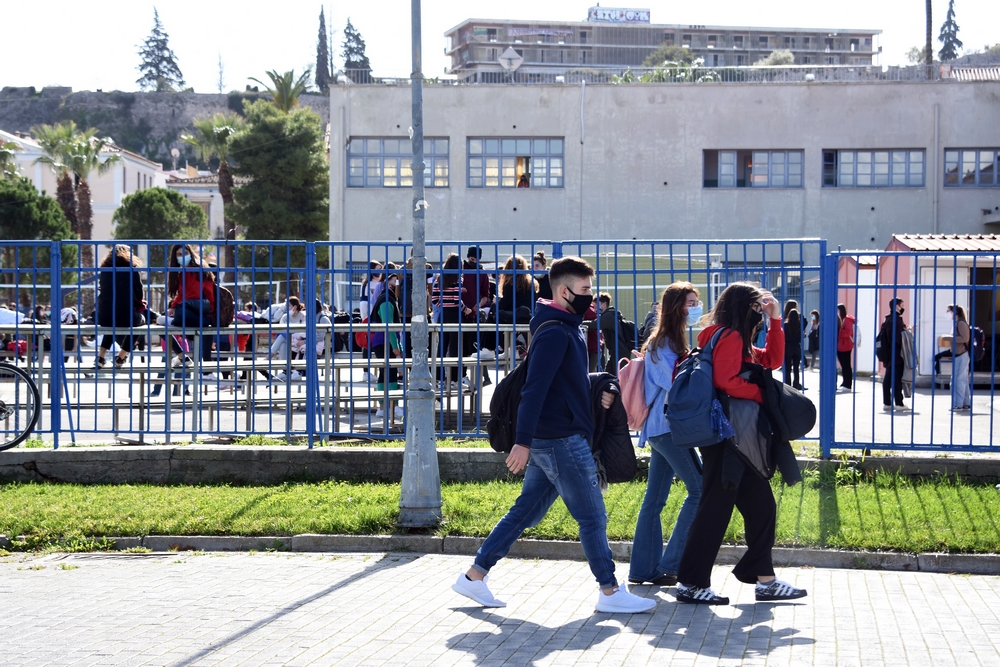 Πώς θα λειτουργούν από σήμερα τα σχολεία, τι ισχύει ανά περιοχή