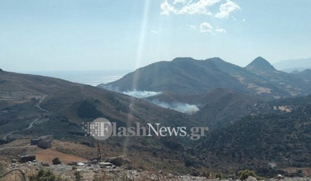 Φωτιά στην Κρήτη: Εκκενώθηκαν παραλίες, απομακρύνθηκαν κατασκηνωτές