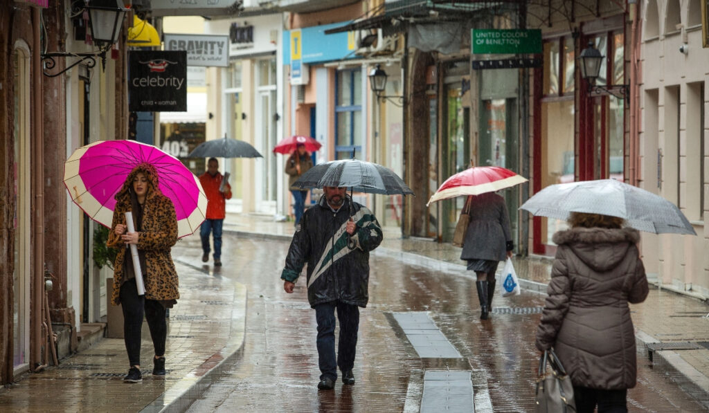 Meteo – Καιρός: Θυελλώδεις βοριάδες και ριπές ανέμου πάνω από 100χλμ – Οι περιοχές (Χάρτες)