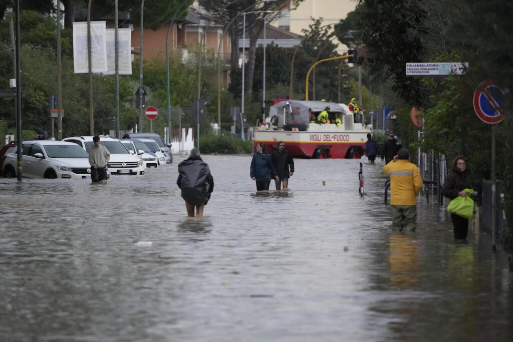 Τουλάχιστον 16 νεκροί από την καταιγίδα Ciaran στη Δυτική Ευρώπη