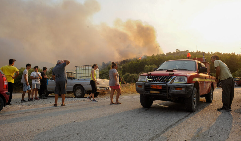 Φωτιά στη Ρόδο: Σε ύφεση τα μέτωπα – Μεγάλες καταστροφές