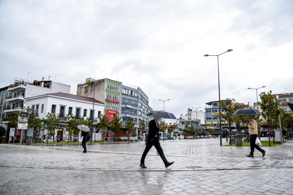 Καιρός: Έρχονται ψυχρές αέριες μάζες και βροχοπτώσεις – «Θα θυμηθούμε τι σημαίνει φθινόπωρο»