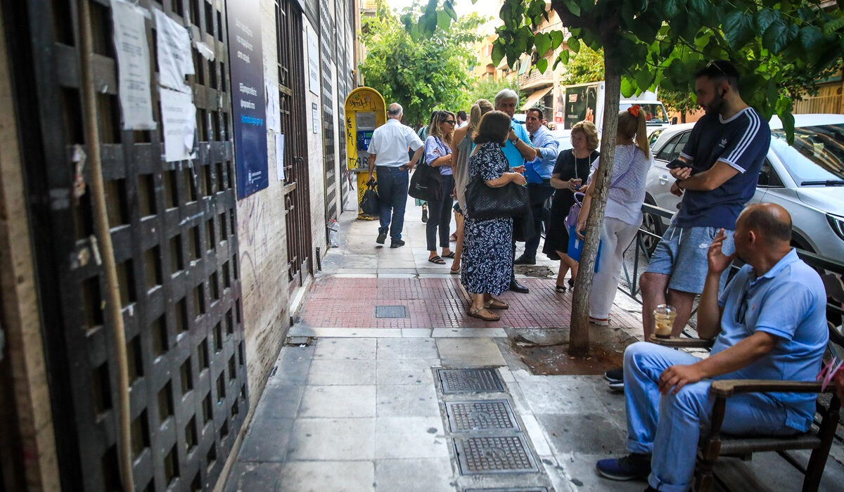 Συντάξεις αναπηρίας: Ποιοι πρέπει να υποβάλλουν νέα αίτηση – Το «παράδοξο» του ΕΦΚΑ