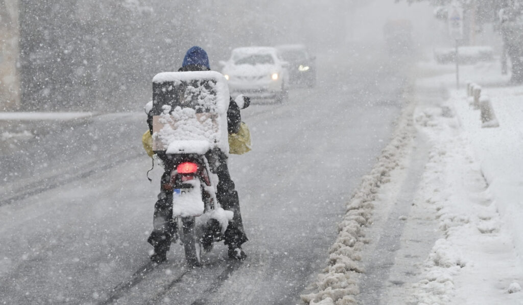 Κακοκαιρία «Μπάρμπαρα»: Τι ισχύει για delivery και courier τη Δευτέρα 6/2