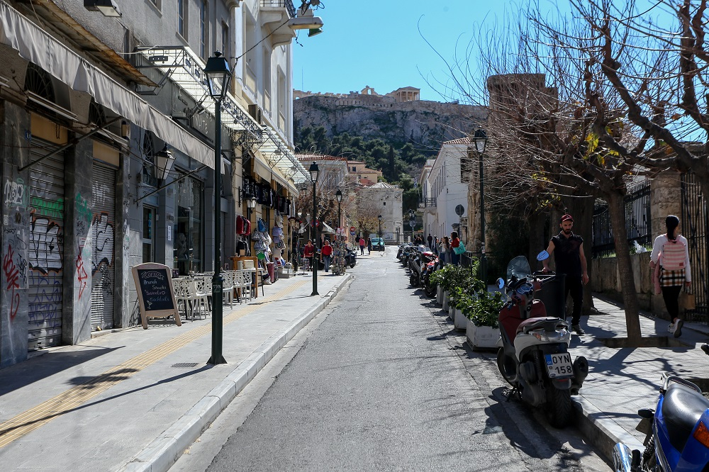 Κορονοϊός στην Ελλάδα: Άδειοι δρόμοι και εκκλησίες χωρίς κόσμο – Φωτογραφικά ντοκουμέντα