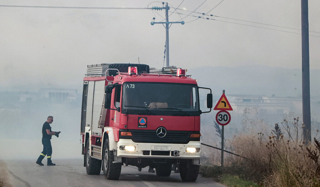 Φωτιά στην Ασωπία Βοιωτίας, κοντά στα Οινόφυτα