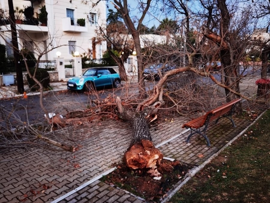 Ζημιές σε όλη τη χώρα από την κακοκαιρία – Δεκάδες κλήσεις στην Πυροσβεστική (εικόνες, βίντεο)