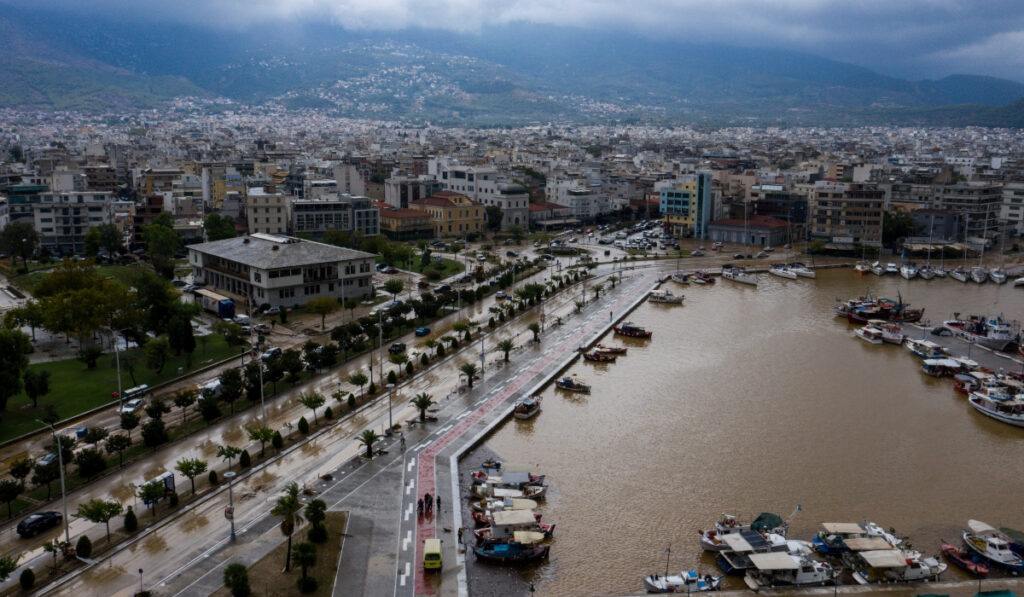 Στον Βόλο Θεμιστοκλέους και Παπαευσταθίου σε ένα νοσοκομείο χωρίς υδροδότηση