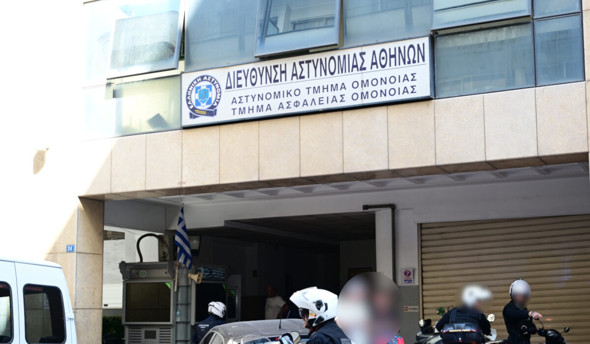 ΣΥΡΙΖΑ: Ερώτηση βουλευτών σε Χρυσοχοΐδη για «αστυνομική αυθαιρεσίας στο ΑΤ Ομονοίας»