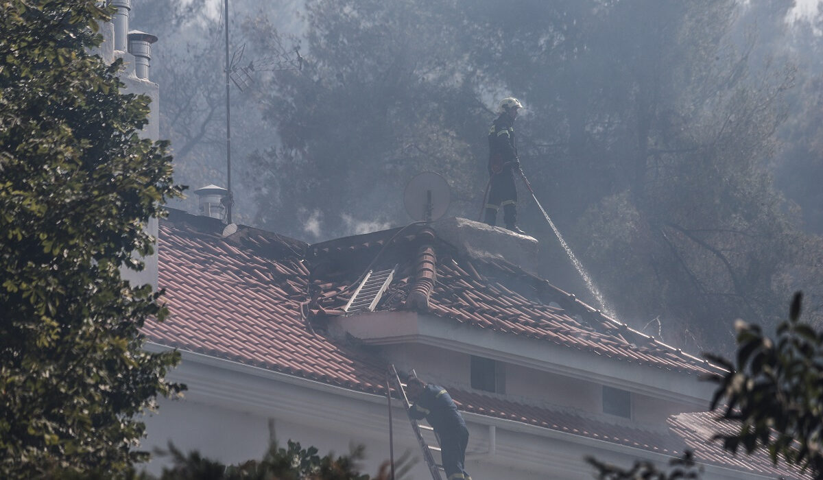 Φωτιά στην Σταμάτα: 4 προσαγωγές υπόπτων, βελτιωμένη η κατάσταση – Δηλώσεις Χρυσοχοΐδη, Χαρδαλιά