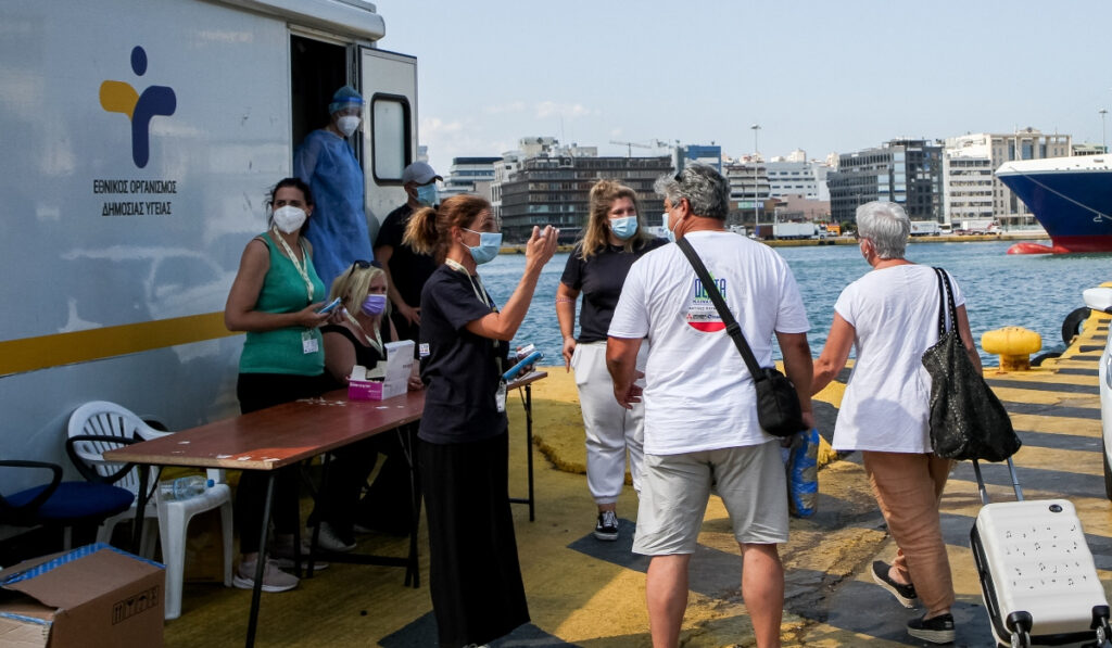 Κρούσματα σήμερα 2/8: 2.156 νέα, 188 διασωληνωμένοι – H ανακοίνωση του ΕΟΔΥ