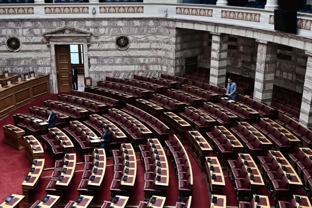 Ποιοι βουλευτές κινδυνεύουν να μείνουν εκτός με την ενισχυμένη – Ποιοι χτυπούν την πόρτα της Βουλής