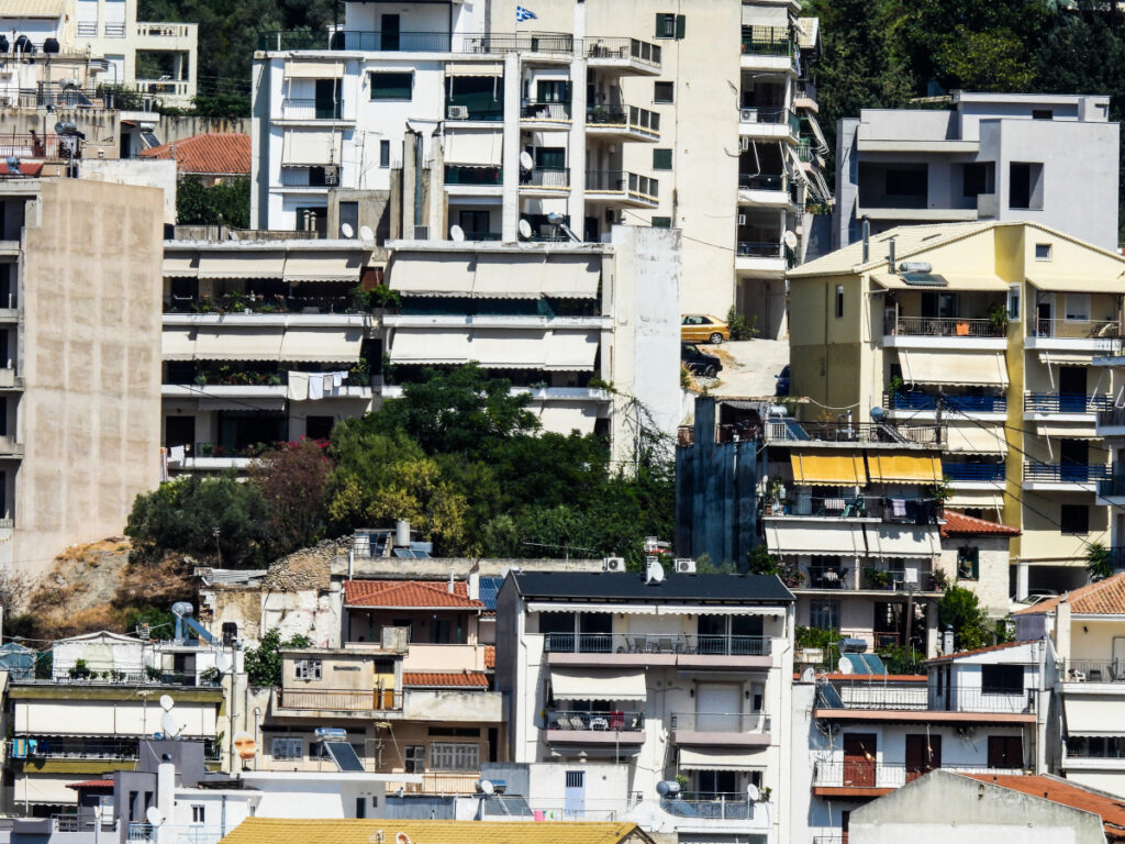 Άνοιξαν οι αιτήσεις: Επιδότηση ανακαίνισης 13.500 ευρώ για μπάνιο, κουζίνα, κουφώματα