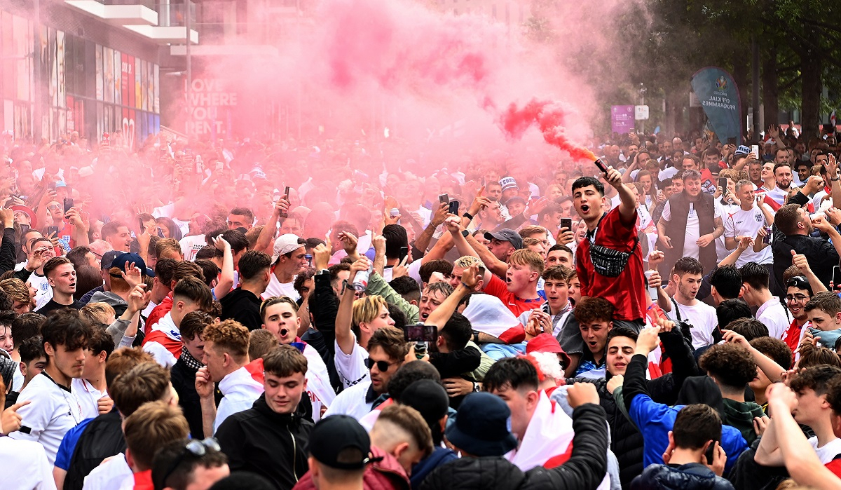 Euro 2020: Κατάμεστοι οι δρόμοι γύρω από το «Wembley» πριν τον τελικό