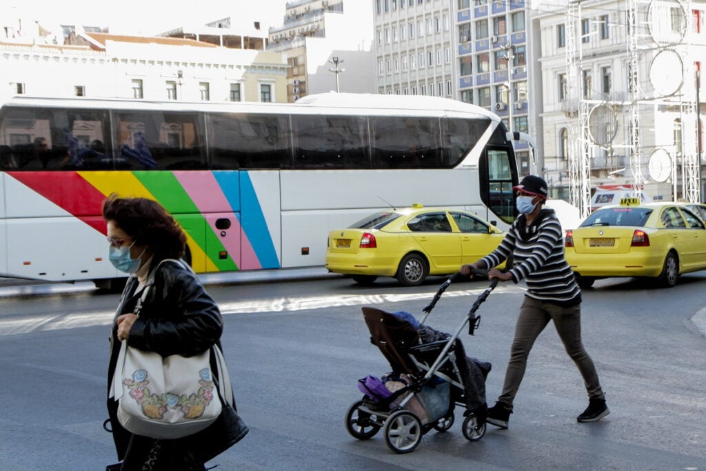 Ασφαλιστικό: Τελευταία «έξοδος» για μητέρες σε πρόωρη