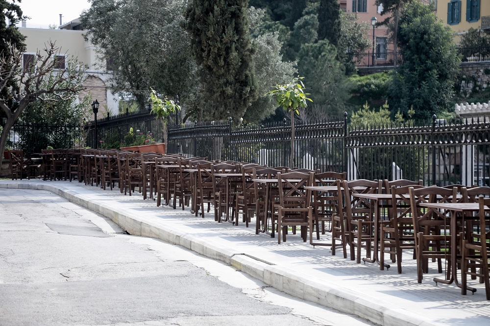 Κλειστά καταστήματα: Τι γίνεται με φούρνους, περίπτερα, pet shop