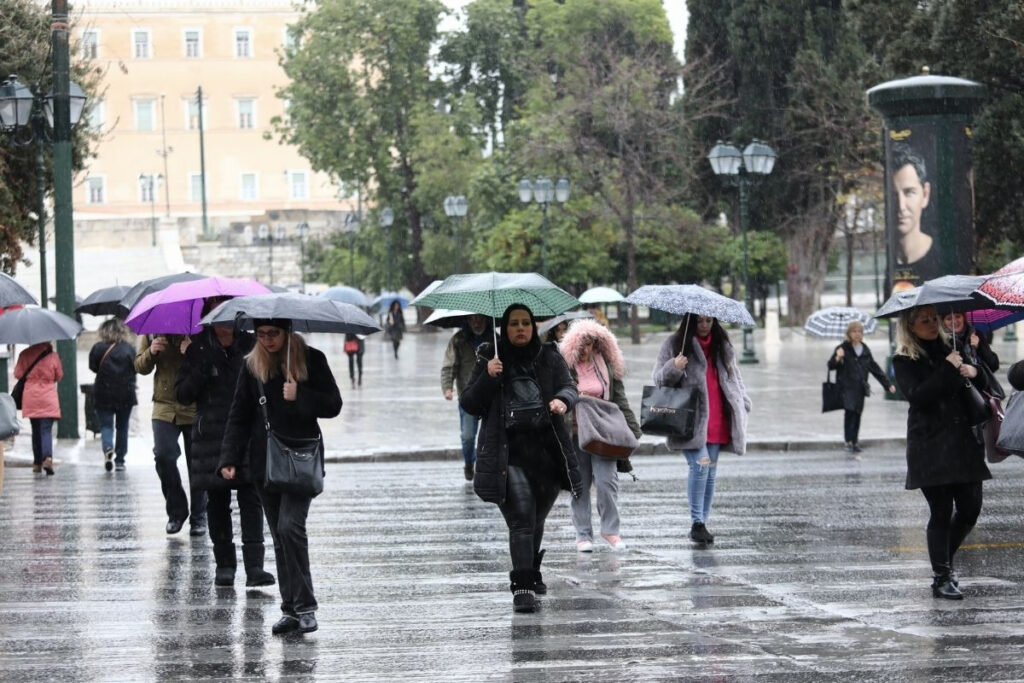 Καιρός: Βροχερή Τσικνοπέμπτη – Σε ποιες περιοχές θα χιονίσει