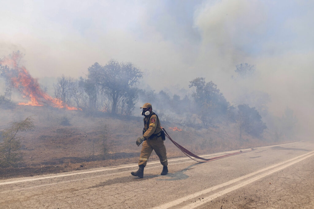 Ανυπολόγιστη καταστροφή για 13η μέρα στον Έβρο – Απειλούνται οι οικισμοί Γιαννούλη και Σιδηρώ