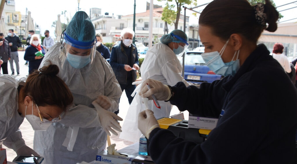 Πού εντοπίστηκαν τα 2.628 κρούσματα, όλες οι περιοχές: 642 στην Αττική, 255 στη Θεσσαλονίκη