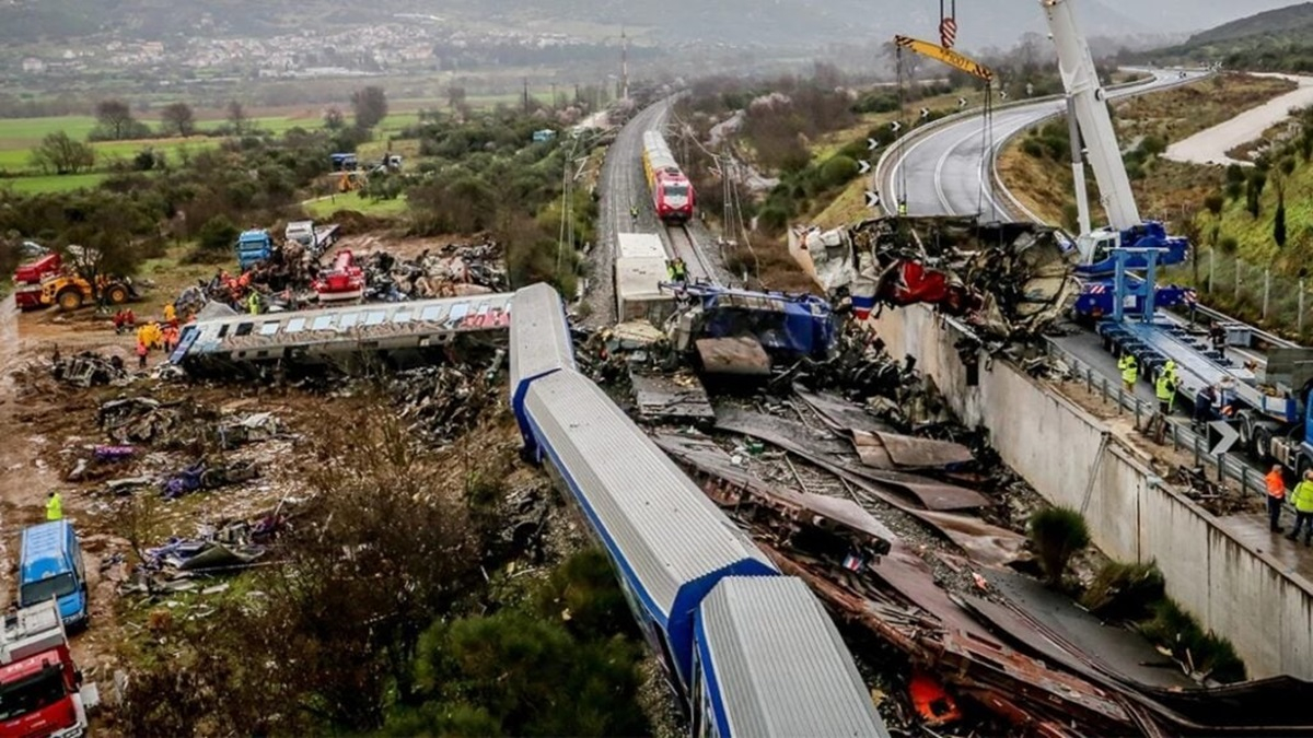 Τέμπη: Συγκλονίζει η Ντίνα που επέζησε: «Σκεφτόμουν πως θα αντιδράσει η μαμά – Είχα διαλυθεί»